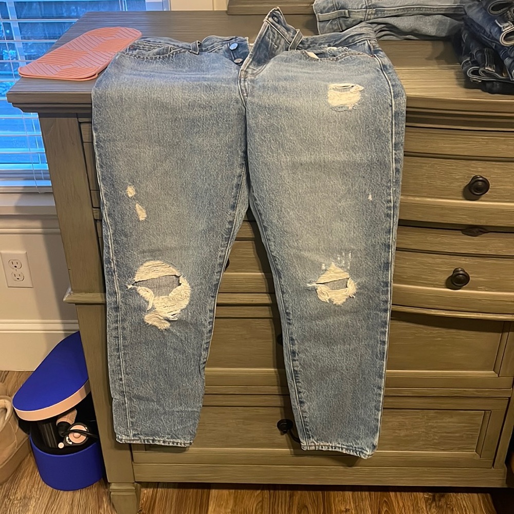Levis size 28 ripped jeans